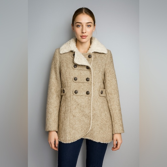 Women's Cream Double-Breasted Coat Button, Fur Trim
FOREVER 21 - Picture 2 of 10